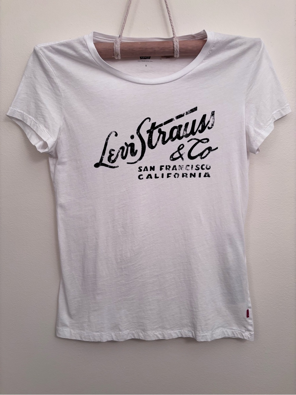 Levi's White Crewneck T-Shirt with Black Logo